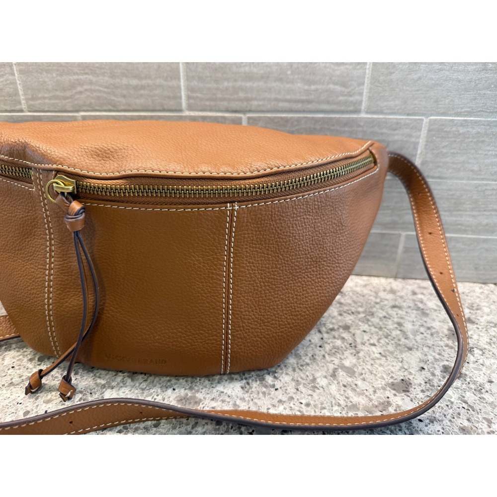 Lucky Brand 100% Leather Feyy Camel Sling Bag Crossbody Daypack/Travel Small - Picture 2 of 7